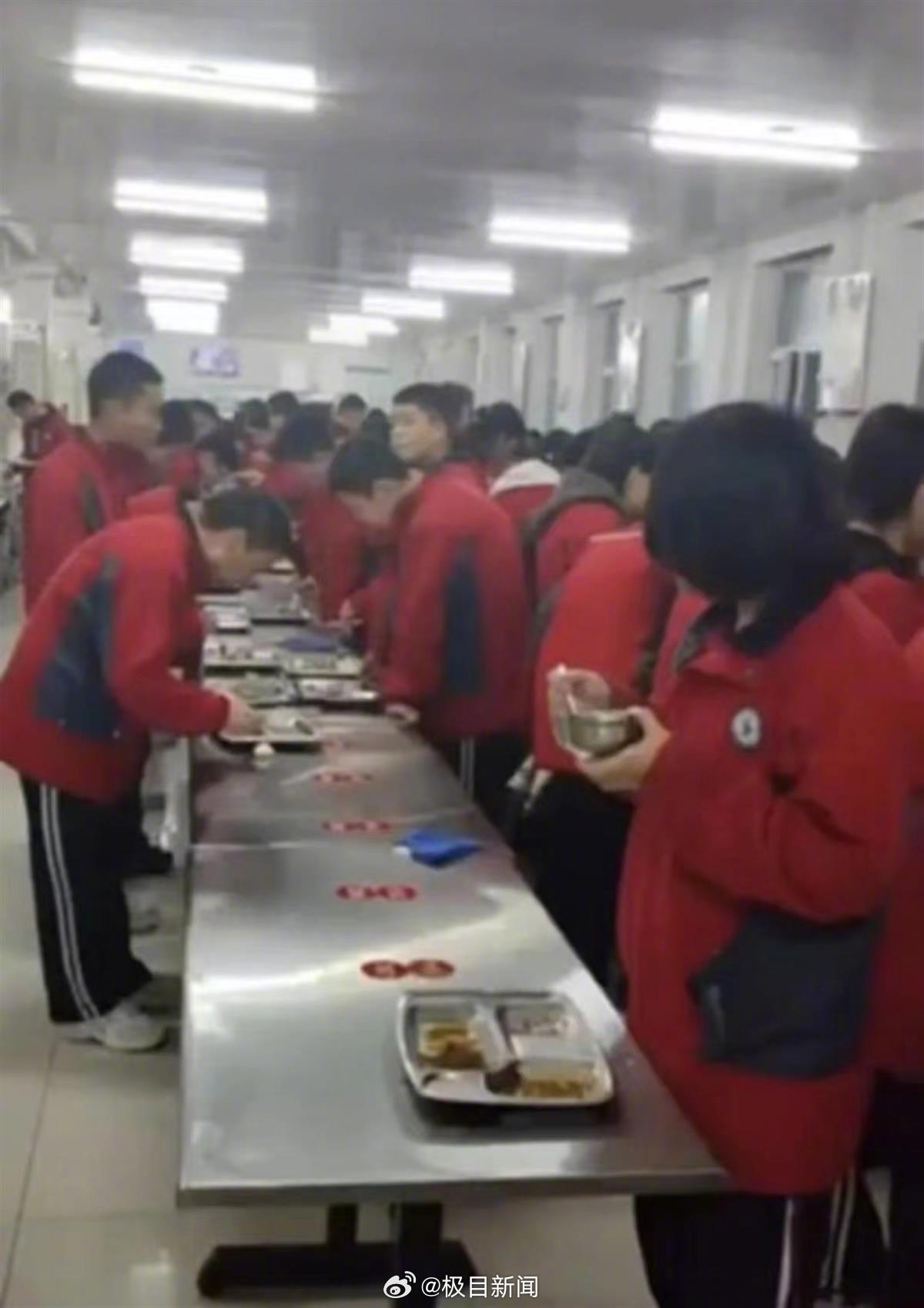 学生自带饭要蹲教室外吃？官方回应,高效解析说明_android44.99.22