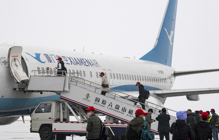 尼日利亚酋长在广州机场发钱 1人100,调整计划执行细节_1440p82.66.59